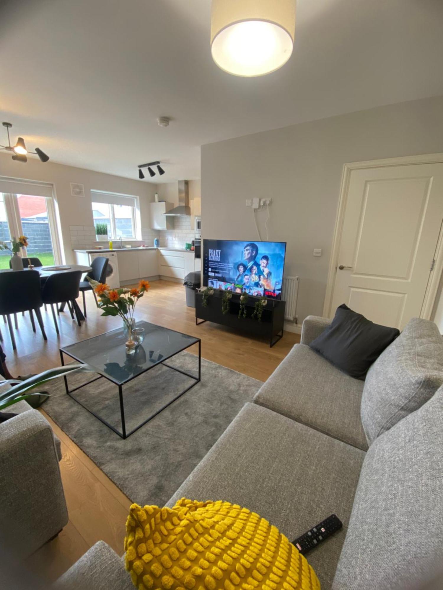 Extra Large Room In New House At Citywest Dublino Esterno foto